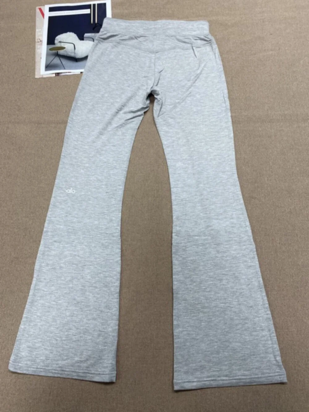 Heather Grey👼💞NWT Alo Yoga Sway Bootcut Sweatpant Athletic Sculpting | Athleis